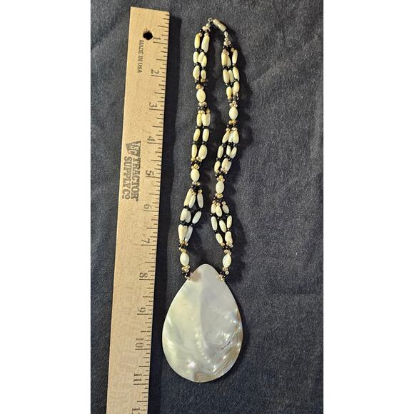 Mother of Pearl Shell Multi Strand NECKLACE Costume Jewelry Medallion Vintage - Picture 4 of 6